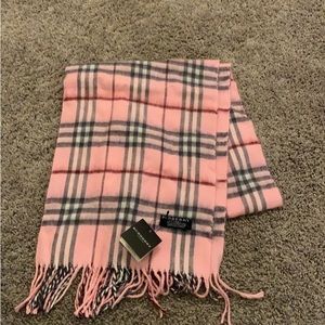 Burberry pink scarf, 100 percent lambs wool, NWT
